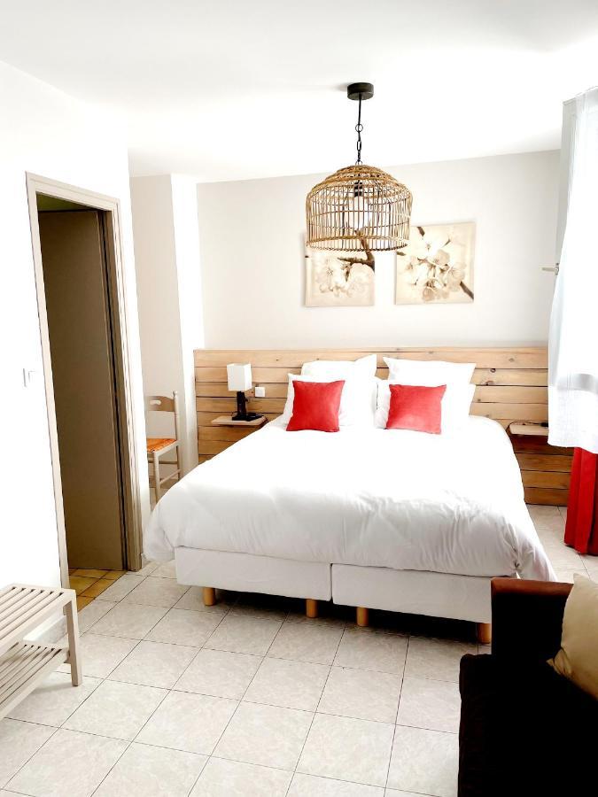 Hotel Les Trois Cedres Saint-Ouen-d'Aunis Zewnętrze zdjęcie