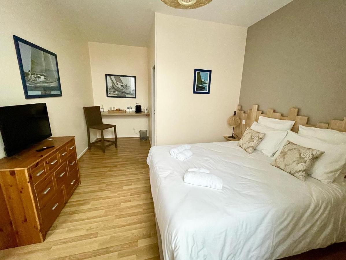 Hotel Les Trois Cedres Saint-Ouen-d'Aunis Zewnętrze zdjęcie