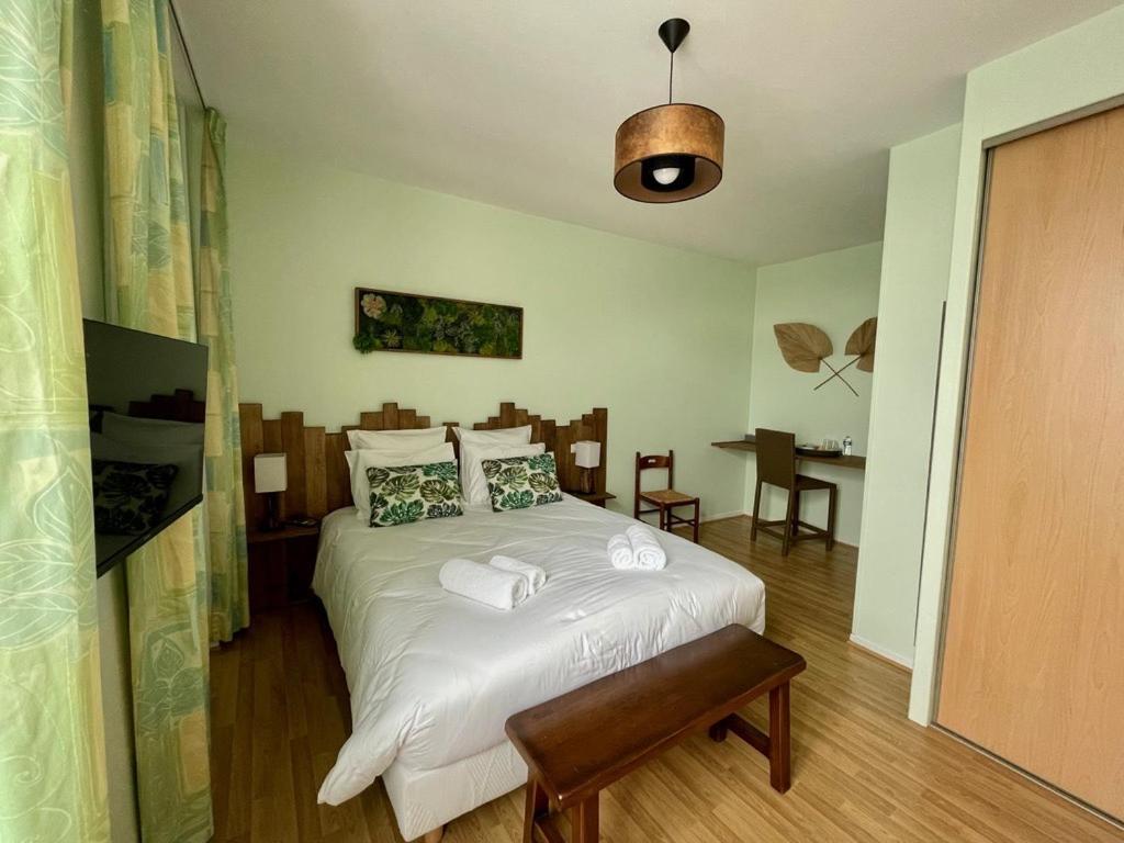 Hotel Les Trois Cedres Saint-Ouen-d'Aunis Zewnętrze zdjęcie